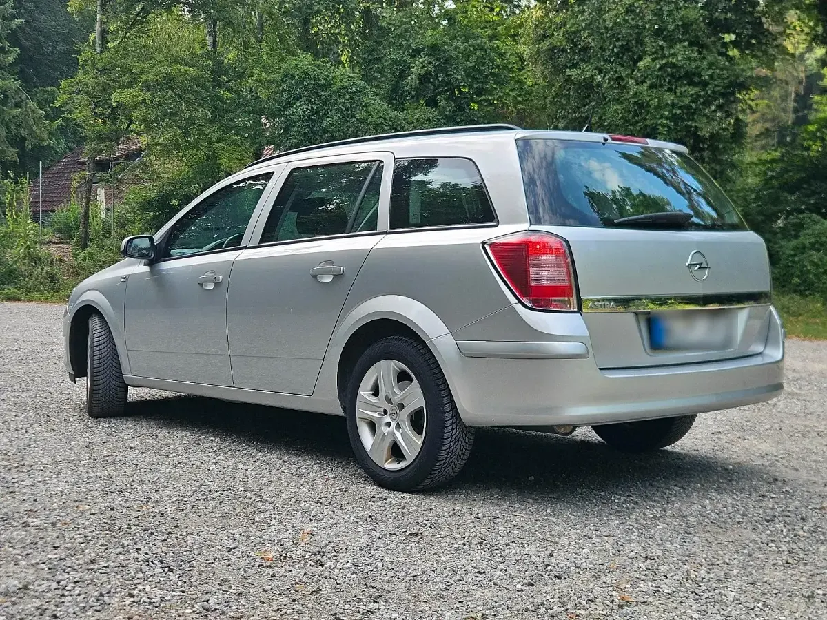 Gebraucht Opel Astra 90 PS (66 kW) 2009 Silber Kombi