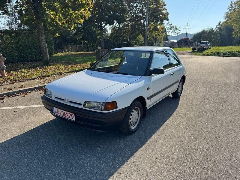 Weiß Gebraucht 1994 Mazda 323C Limousine | 1.850 € - Bild 1/4