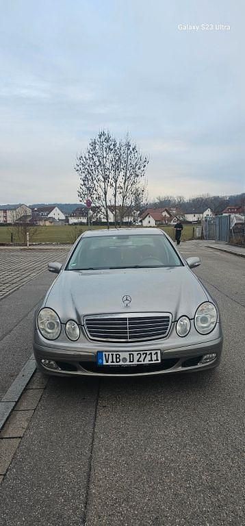 Gebraucht Mercedes E200 Classic 122 PS (89 kW) 2003 Grau Limousine