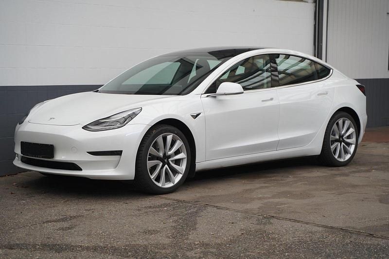 Weiß Gebraucht 2020 Tesla Model 3 Long Range AWD Limousine | 25.550 € (Fairer Preis) - Bild 1/4
