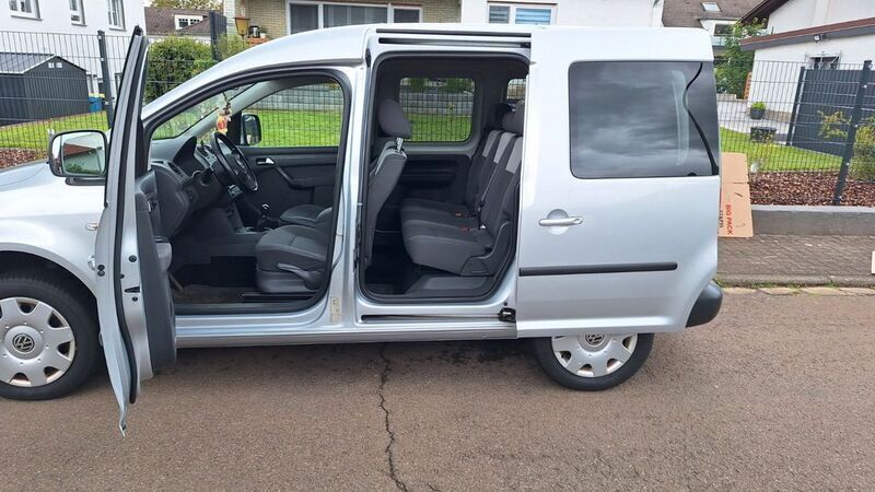 Silber Gebraucht 2014 VW Caddy Edition Van / Kleinbus | 8.400 € (Superpreis) - Bild 1/4