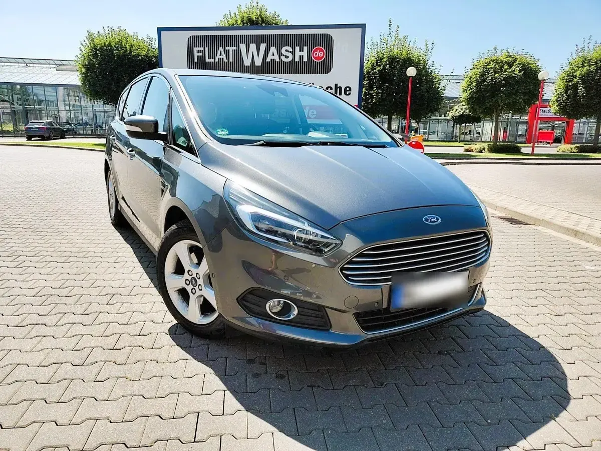 Gebraucht Ford S-MAX Titanium 179 PS (131 kW) 2017 Grau Van / Kleinbus