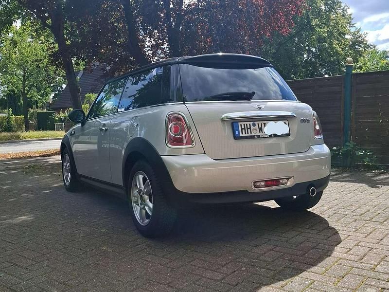 Silber Gebraucht 2011 Mini Cooper Kleinwagen | 8.490 € (Guter Preis) - Bild 1/4