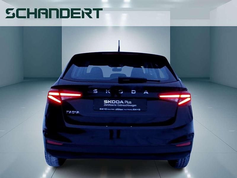 Neu Skoda Fabia Selection 95 PS (69 kW) 2025 Schwarzmagic perleffekt Limousine