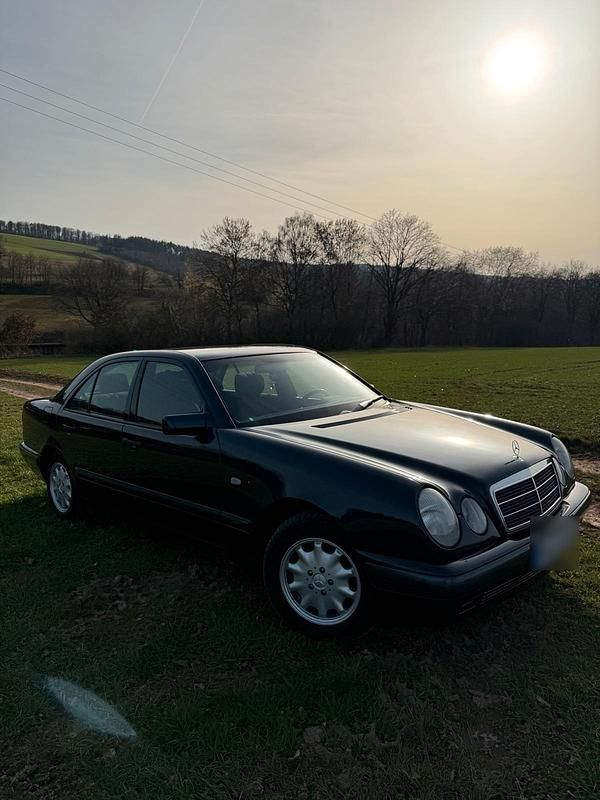 Gebraucht Mercedes E200 136 PS (100 kW) 1999 Limousine