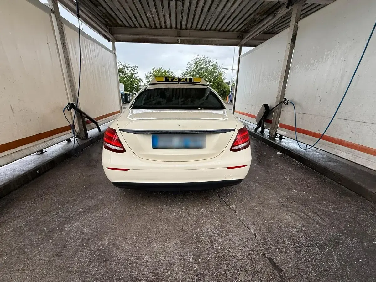 Gebraucht Mercedes E220 195 PS (143 kW) 2019 Beige Limousine