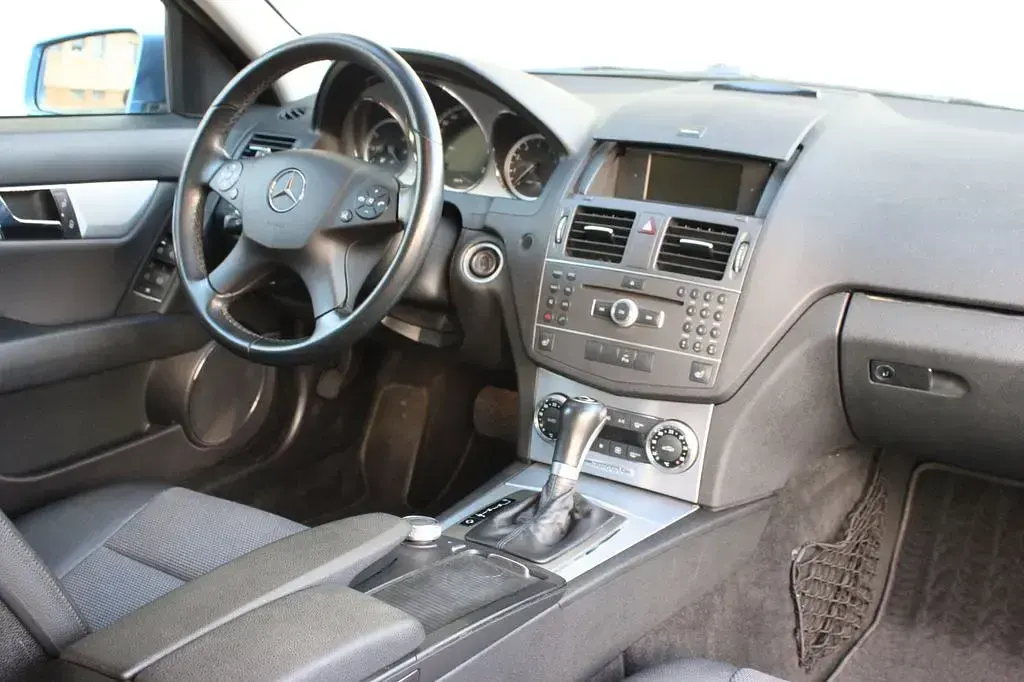 Gebraucht Mercedes C200 Avantgarde 184 PS (135 kW) 2011 Blau Limousine