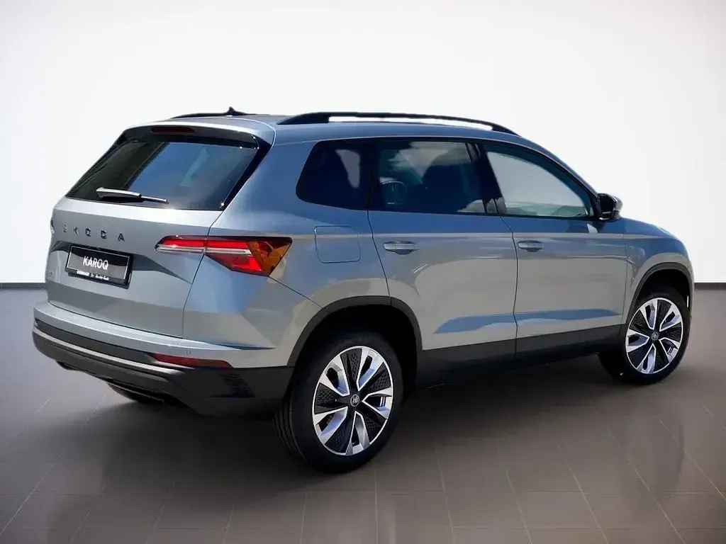 Neu Skoda Karoq Ambiente 150 PS (110 kW) 2026 Smokey diamondsilber SUV
