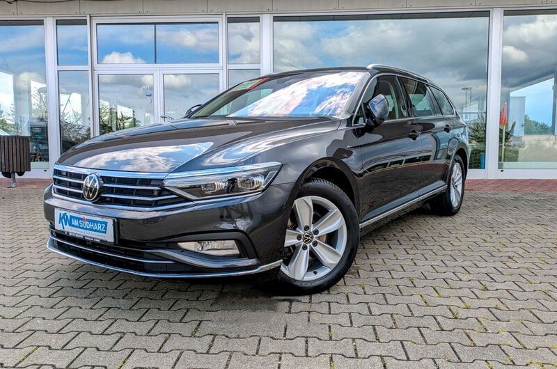 Grau Gebraucht 2022 VW Passat Elegance Kombi | 27.990 € (Etwas zu teuer) - Bild 1/4
