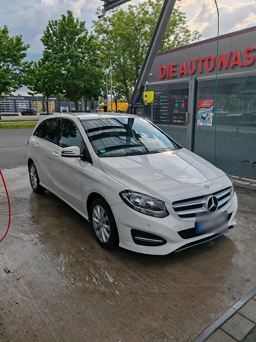 Gebraucht Mercedes B180 109 PS (80 kW) 2015 Weiß Kleinwagen