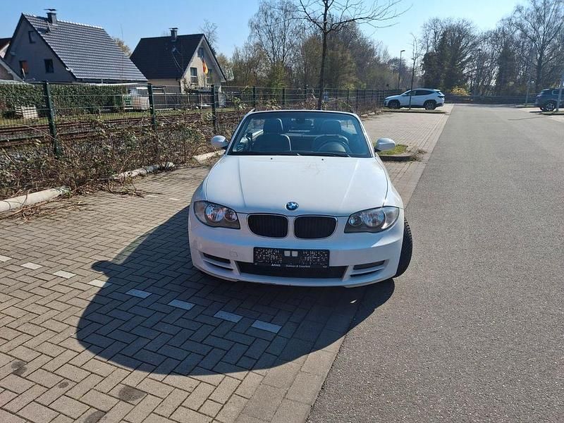 Gebraucht BMW 118 Cabriolet 143 PS (105 kW) 2009 Weiß Cabrio