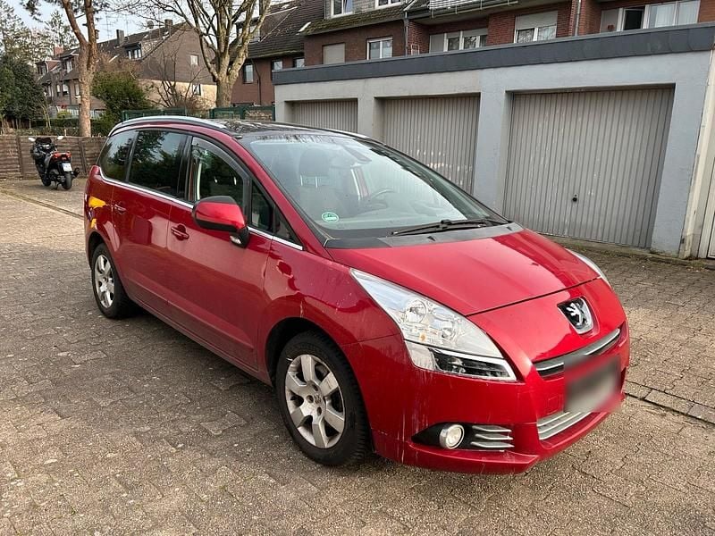 Gebraucht Peugeot 5008 156 PS (114 kW) 2011 Rot Van / Kleinbus