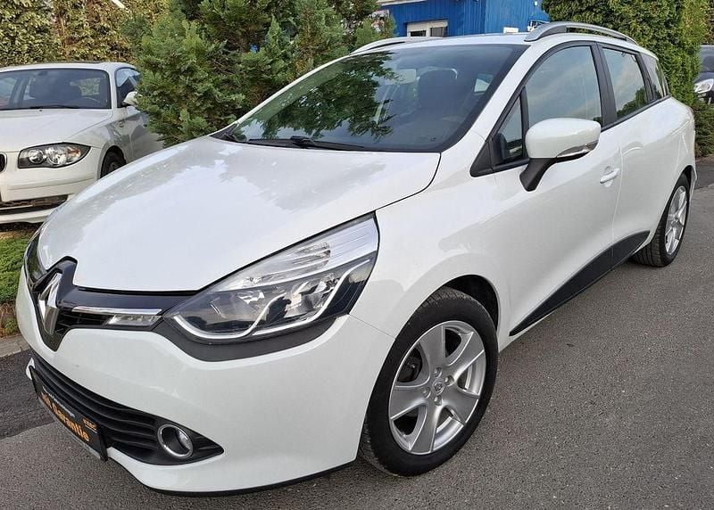 Weiß Gebraucht 2013 Renault Clio IV Dynamique Limousine | 6.490 € (Etwas zu teuer) - Bild 1/4