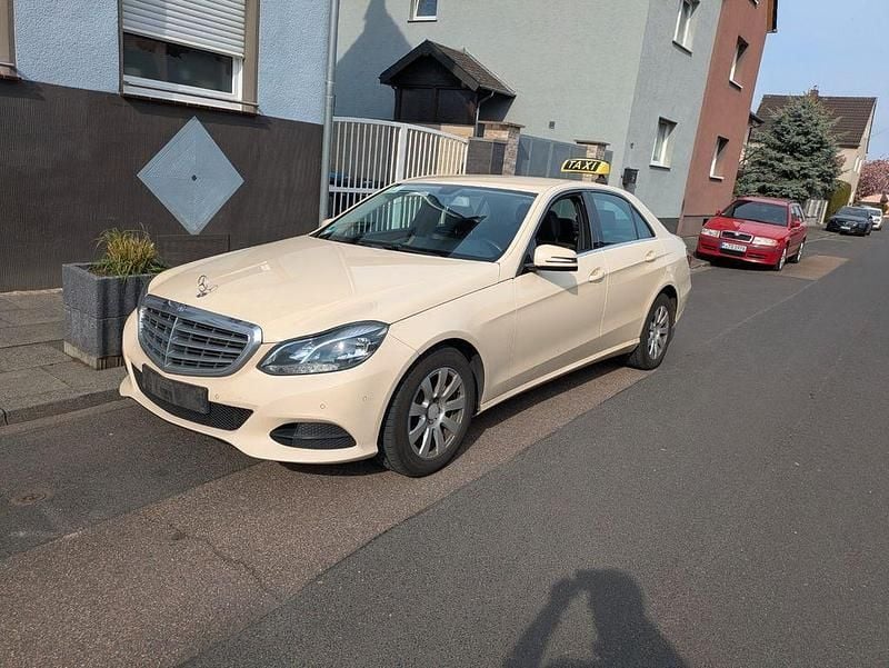 Usado Mercedes E200 136 CV (100 kW) 2015 Beige Berlina