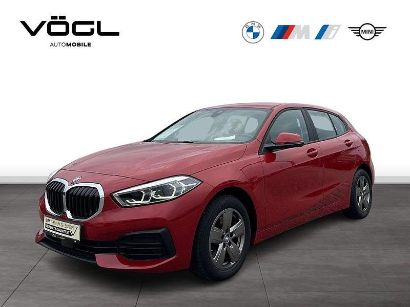 Rot Gebraucht 2022 BMW 116 Advantage Kleinwagen | 22.580 € (Etwas zu teuer) - Bild 1/4
