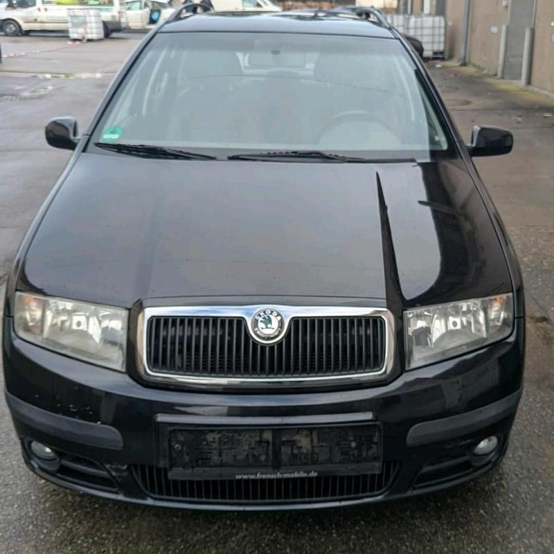 Schwarz Gebraucht 2006 Skoda Fabia Kombi | 1.750 € (Etwas zu teuer) - Bild 1/4