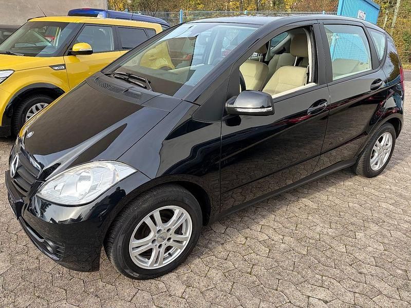 Nachtschwarz Gebraucht 2010 Mercedes A160 Limousine | 6.900 € (Etwas zu teuer) - Bild 1/4