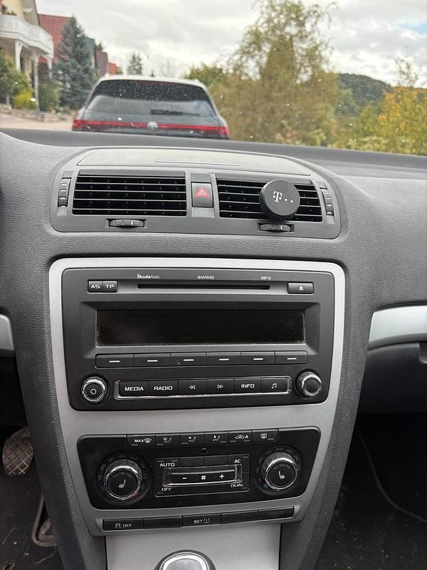 Gebraucht Skoda Octavia 105 PS (77 kW) 2012 Blau Kombi