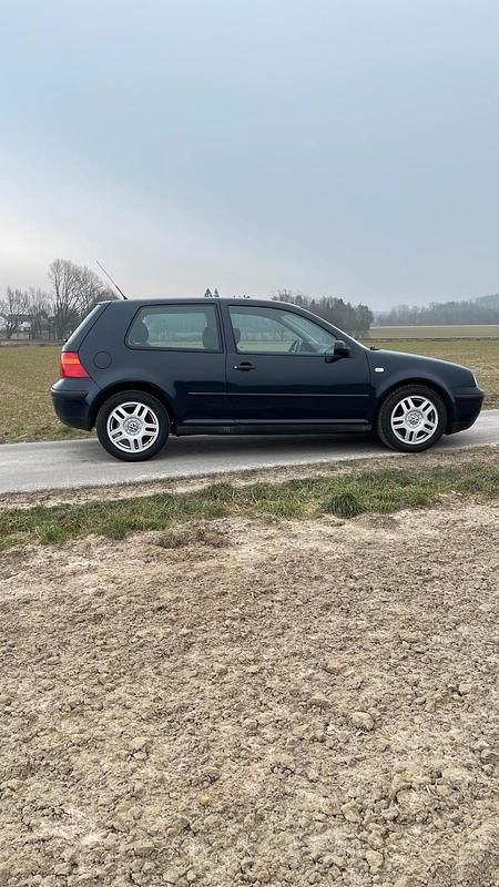 Gebraucht VW Golf IV 75 PS (55 kW) 2001 Blau Kleinwagen