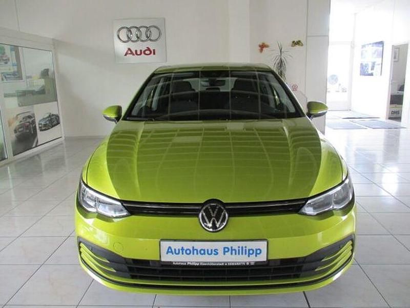 Gelb Gebraucht 2020 VW Golf VIII Life Limousine | 18.290 € (Fairer Preis) - Bild 1/4