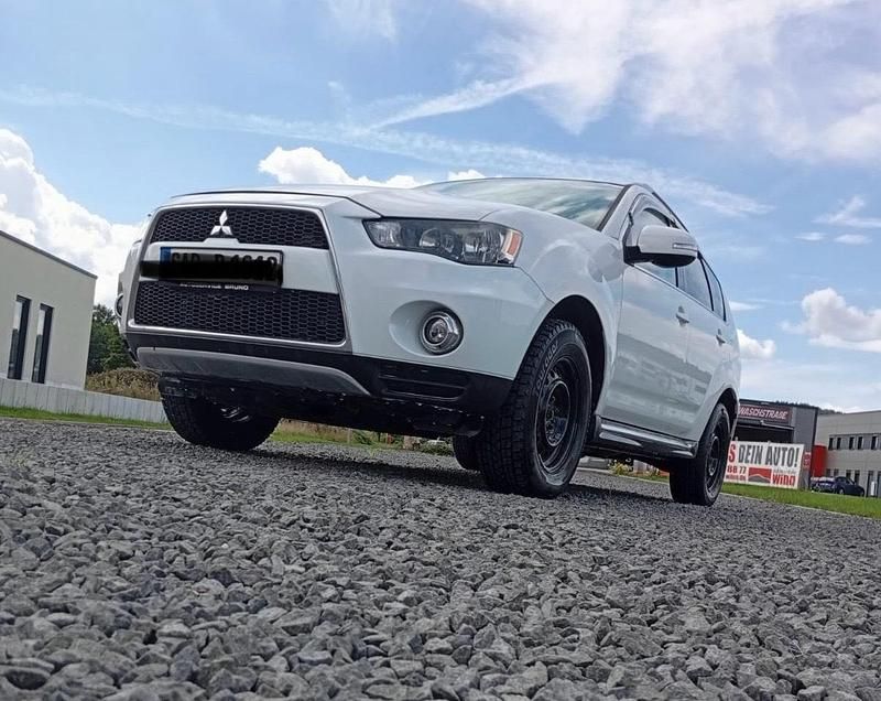 Weiß Gebraucht 2012 Mitsubishi Outlander SUV | 11.900 € - Bild 1/4