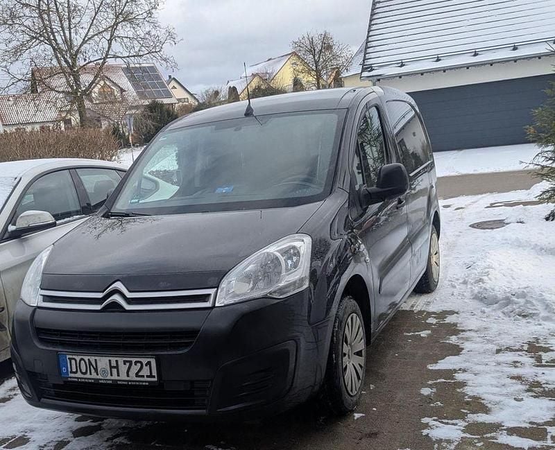 Schwarz Gebraucht 2017 Citroën Berlingo SELECTION Van / Kleinbus | 8.200 € (Fairer Preis) - Bild 1/4