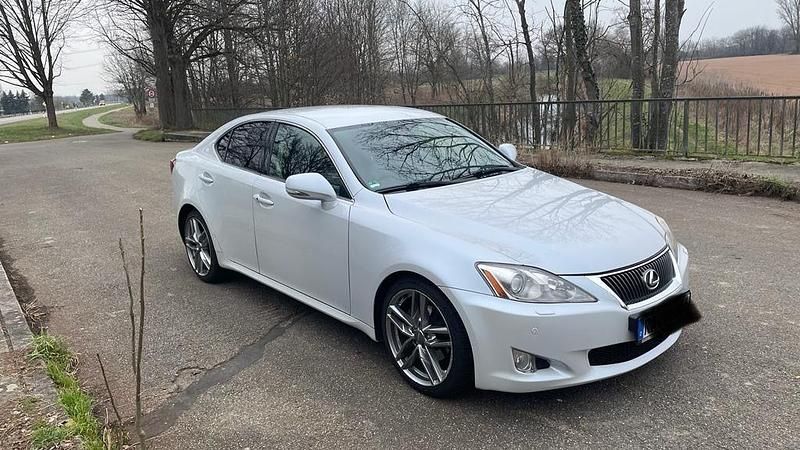 Weiß Gebraucht 2009 Lexus IS250 Luxury Line Limousine | 9.999 € (Fairer Preis) - Bild 1/4