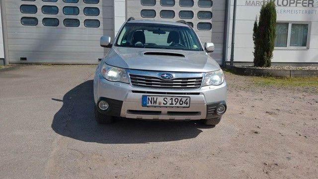 Silber Gebraucht 2010 Subaru Forester Comfort SUV | 1.950 € (Fairer Preis) - Bild 1/4