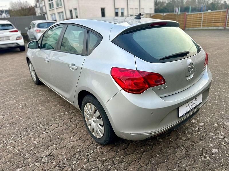 Gebraucht Opel Astra 140 PS (102 kW) 2012 Grau Kleinwagen