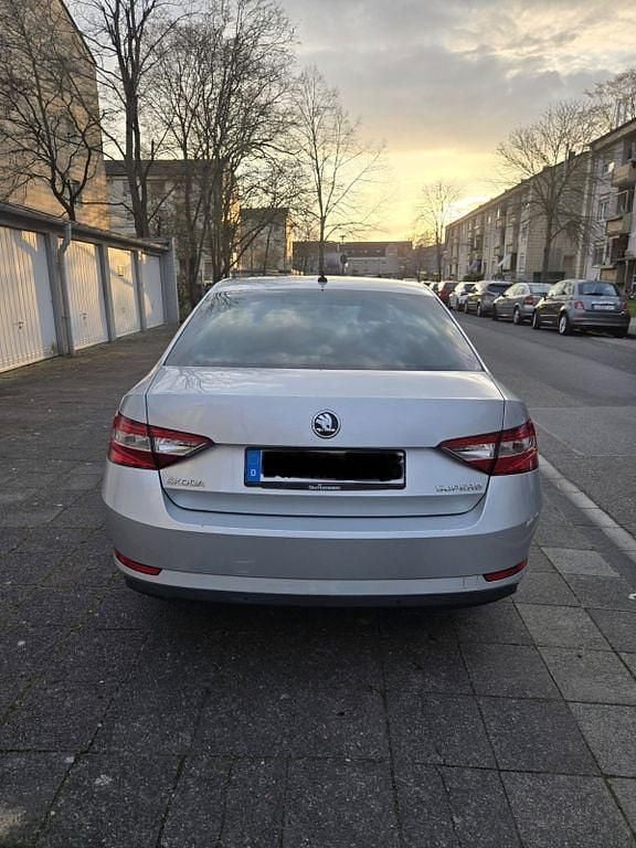 Gebraucht Skoda Superb Ambition 150 PS (110 kW) 2017 Silber Limousine