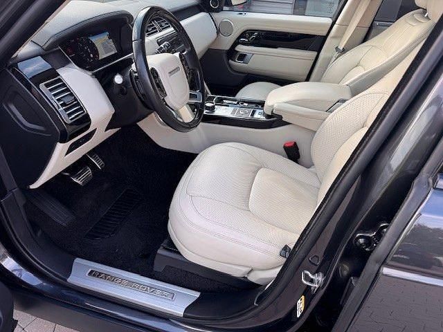 Grau Gebraucht 2021 Land Rover Range Rover Vogue SUV | 65.900 € (Etwas zu teuer) - Bild 1/4