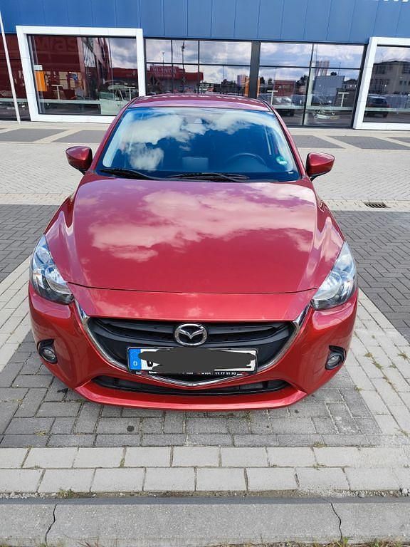 Rot Gebraucht 2016 Mazda 2 Center-Line Limousine | 6.990 € (Fairer Preis) - Bild 1/4
