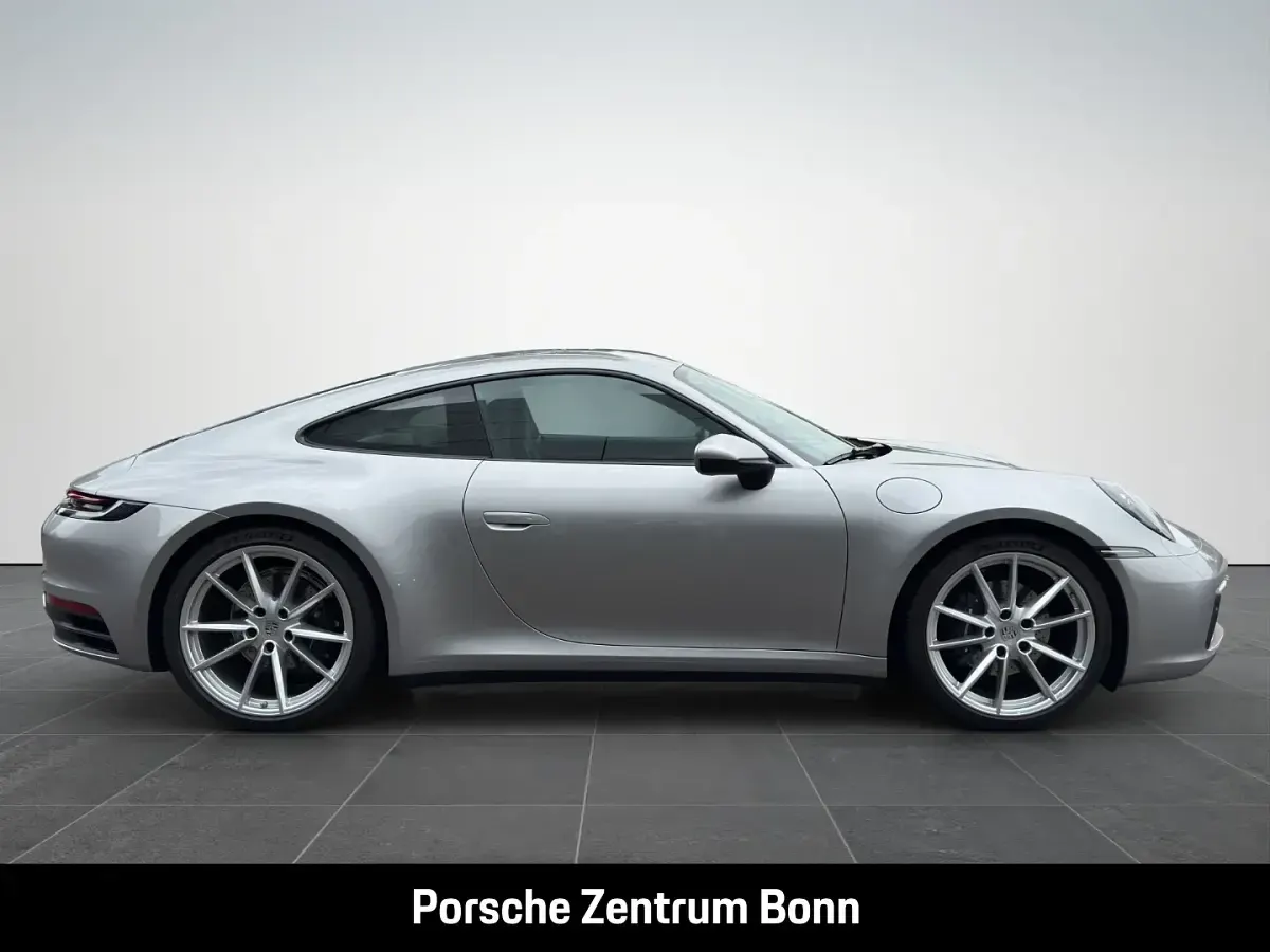 Gebraucht Porsche 911 Carrera 4 385 PS (283 kW) 2023 Silber Coupé