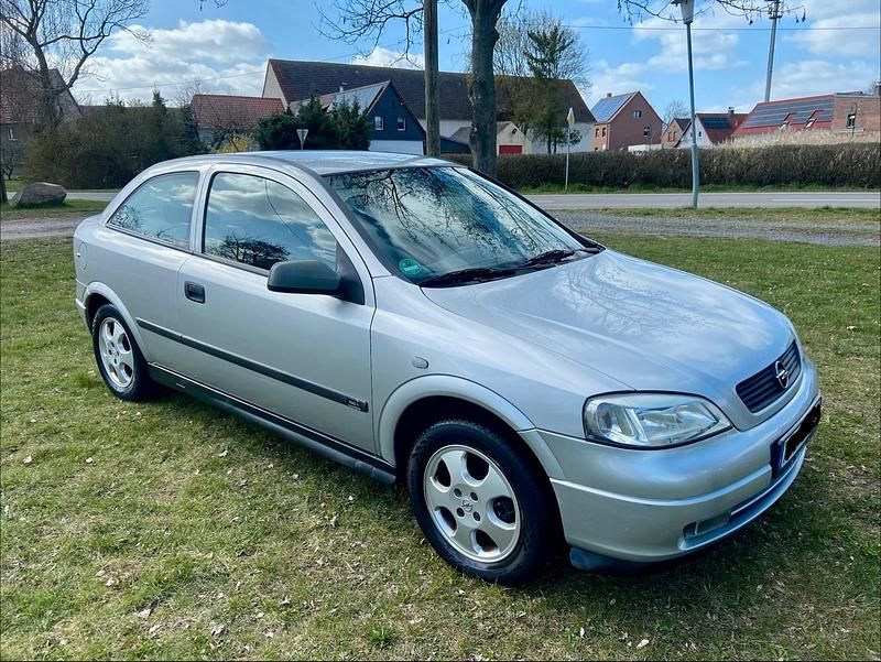 Gebraucht Opel Astra 101 PS (74 kW) 1999 Silber Kleinwagen