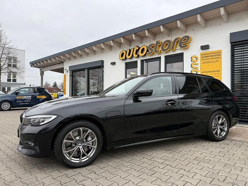 Gebraucht BMW 330e Sport Line 252 PS (185 kW) 2021 Schwarz ii Kombi