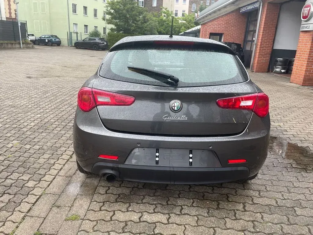 Gebraucht Alfa Romeo Giulietta Turismo 170 PS (125 kW) 2012 Grau Kleinwagen