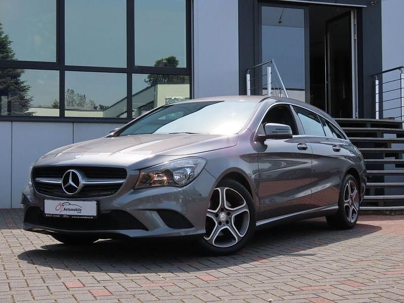Grau Gebraucht 2016 Mercedes CLA180 Shooting Brake Kombi | 11.900 € (Fairer Preis) - Bild 1/4