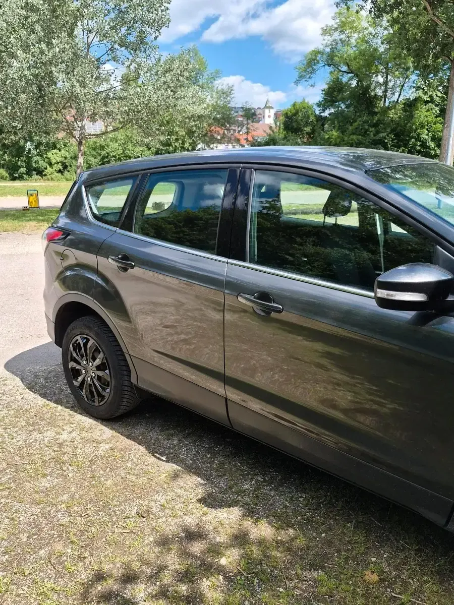 Gebraucht Ford Kuga Trend 120 PS (88 kW) 2019 Grau SUV