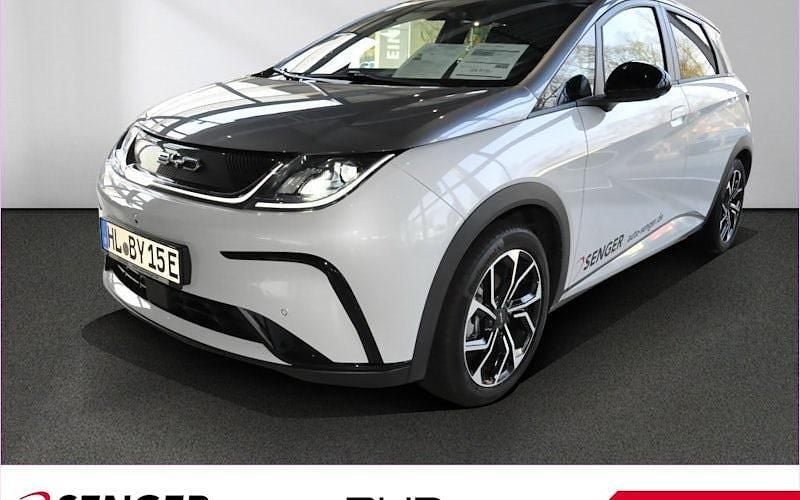 Skiing white + urban grey Gebraucht 2025 BYD Dolphin Design Kleinwagen | 29.890 € (Superpreis) - Bild 1/4