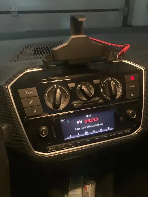 Usado VW up! 65 CV (47 kW) 2022 Rojo Utilitario