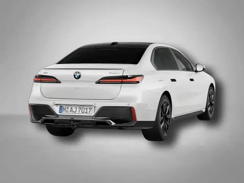 Gebraucht BMW 740 M Sport 299 PS (219 kW) 2025 Mineralweiss metallic Limousine