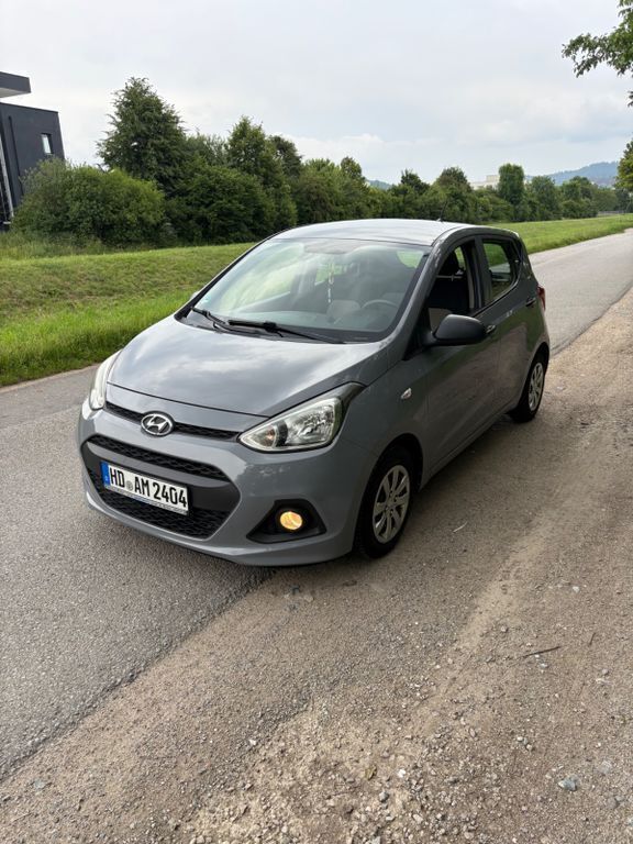 Grau Gebraucht 2015 Hyundai i10 Style Kleinwagen | 4.500 € (Etwas zu teuer) - Bild 1/4