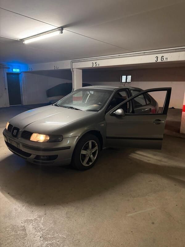 Grau Gebraucht 2006 Seat Leon Limousine | 1.250 € (Fairer Preis) - Bild 1/4