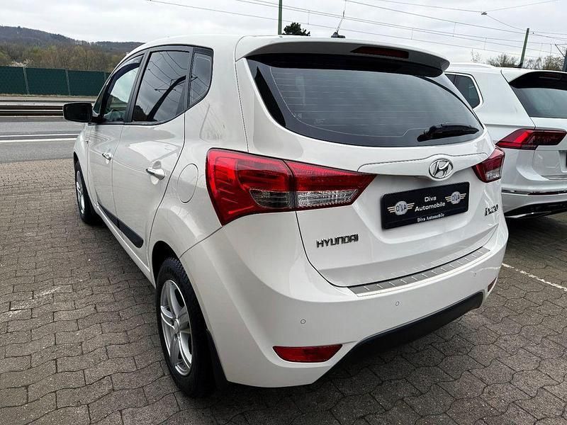 Gebraucht Hyundai ix20 Edition 125 PS (91 kW) 2014 Weiß Kleinwagen