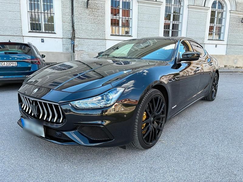 Schwarz Gebraucht 2017 Maserati Ghibli Coupé | 39.999 € (Teuer) - Bild 1/4