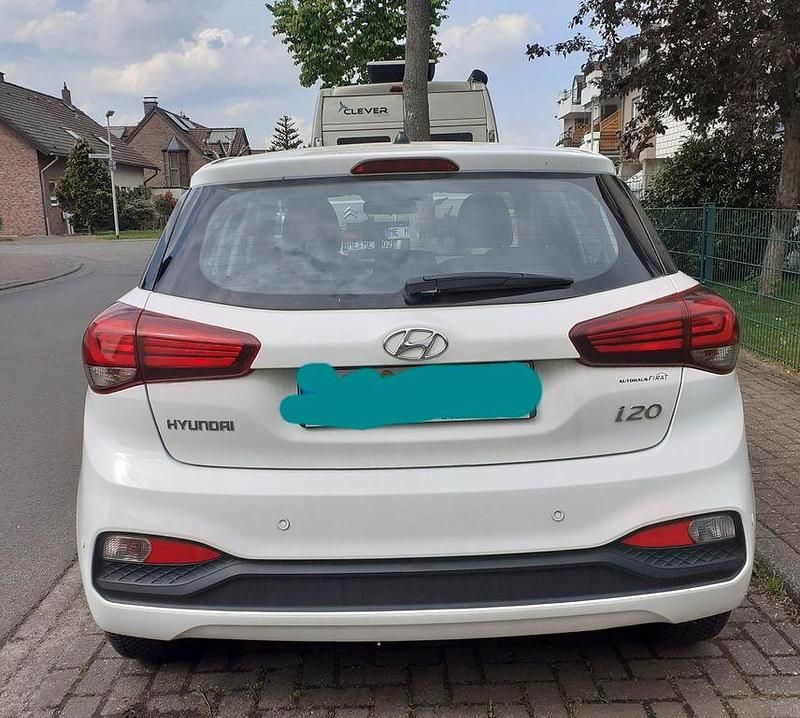 Gebraucht Hyundai i20 Select 75 PS (55 kW) 2019 Weiß Kleinwagen