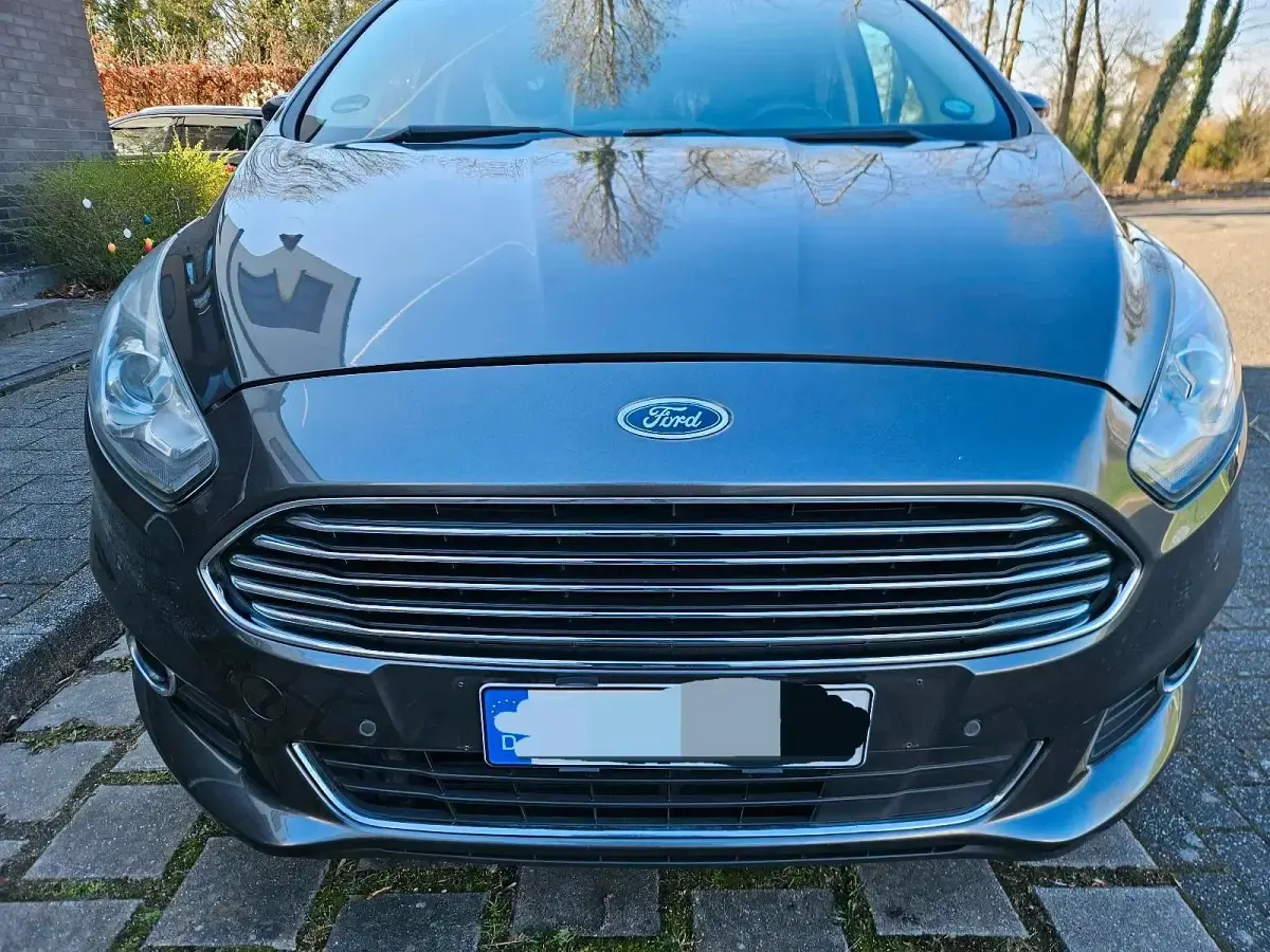 Gebraucht Ford S-MAX Titanium 179 PS (131 kW) 2016 Grau Van / Kleinbus
