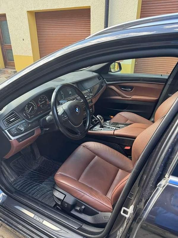 Grau Gebraucht 2011 BMW 520 Sport Line Kombi | 8.499 € (Superpreis) - Bild 1/4