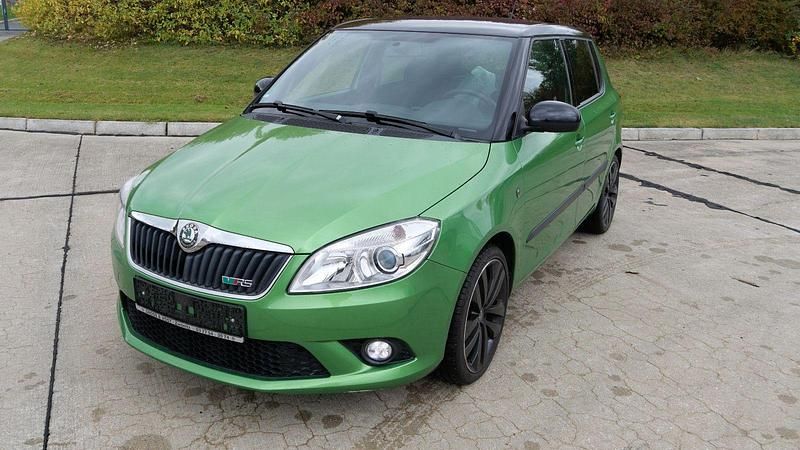 Grün Gebraucht 2010 Skoda Fabia RS Kleinwagen | 7.490 € (Fairer Preis) - Bild 1/4