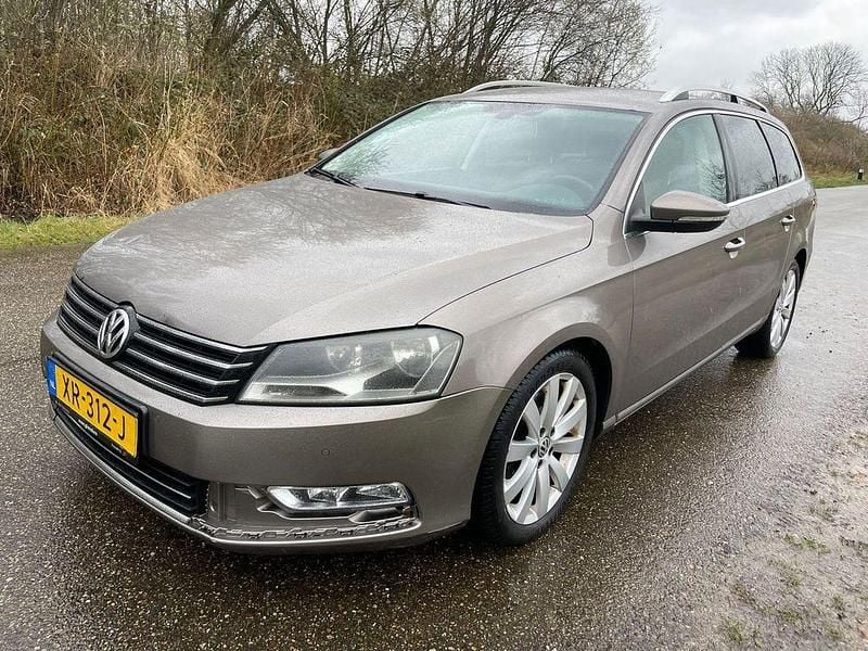 Gebraucht VW Passat Highline 105 PS (77 kW) 2011 Braun Kombi